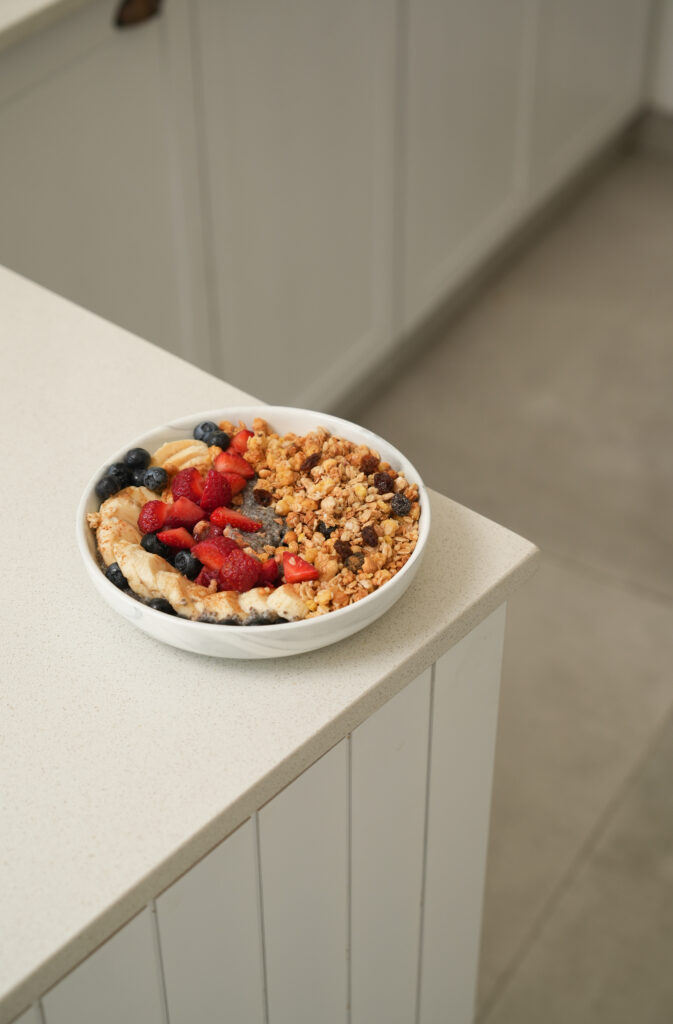 Yogurt + Café (Granola Berries)
